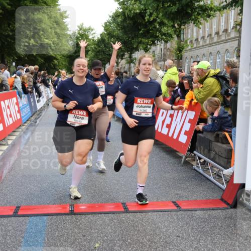14.06.2026 - REWE Women's Run Strokosch-Dieckow http://msf.ph/oto/9786948 14.06.2026 10:11:45 Ziel 10001, 10002, 10003, 10004, 10180, 10240, 10254, 10734, 11017, 11260, 11488 meine-sportfotos.de