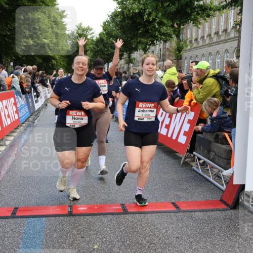 14.06.2026 - REWE Women's Run Strokosch-Dieckow http://msf.ph/oto/9786949 14.06.2026 10:11:46 Ziel 10001, 10002, 10003, 10004, 10005, 10137, 10180, 10240, 10254, 10734, 11017, 11260, 11488, 11495 meine-sportfotos.de