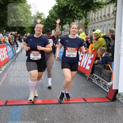 14.06.2026 - REWE Women's Run Strokosch-Dieckow http://msf.ph/oto/9786950 14.06.2026 10:11:46 Ziel 10001, 10002, 10003, 10004, 10005, 10137, 10180, 10240, 10254, 10734, 11017, 11260, 11488, 11495 meine-sportfotos.de