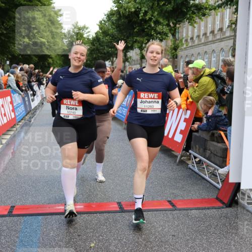 14.06.2026 - REWE Women's Run Strokosch-Dieckow http://msf.ph/oto/9786951 14.06.2026 10:11:46 Ziel 10001, 10002, 10003, 10004, 10005, 10137, 10180, 10240, 10254, 10734, 11017, 11260, 11488, 11495 meine-sportfotos.de