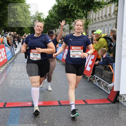 14.06.2026 - REWE Women's Run Strokosch-Dieckow http://msf.ph/oto/9786952 14.06.2026 10:11:46 Ziel 10001, 10002, 10003, 10004, 10005, 10137, 10180, 10240, 10254, 10734, 11017, 11260, 11488, 11495 meine-sportfotos.de