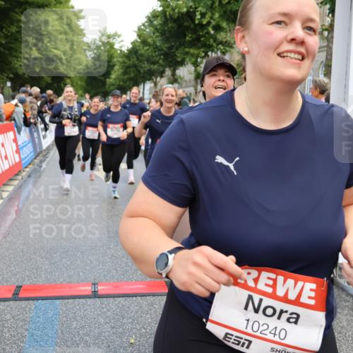 14.06.2026 - REWE Women's Run Strokosch-Dieckow http://msf.ph/oto/9786954 14.06.2026 10:11:47 Ziel 10001, 10002, 10003, 10004, 10005, 10130, 10137, 10180, 10240, 10254, 10734, 10981, 11017, 11260, 11488, 11495 meine-sportfotos.de