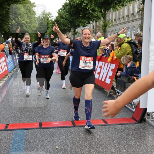 14.06.2026 - REWE Women's Run Strokosch-Dieckow http://msf.ph/oto/9786956 14.06.2026 10:11:47 Ziel 10001, 10002, 10003, 10004, 10005, 10130, 10137, 10180, 10240, 10254, 10734, 10981, 11017, 11260, 11488, 11495 meine-sportfotos.de
