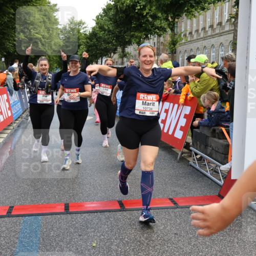 14.06.2026 - REWE Women's Run Strokosch-Dieckow http://msf.ph/oto/9786957 14.06.2026 10:11:48 Ziel 10001, 10002, 10003, 10004, 10005, 10130, 10137, 10180, 10240, 10254, 10734, 10981, 11017, 11260, 11488, 11495 meine-sportfotos.de