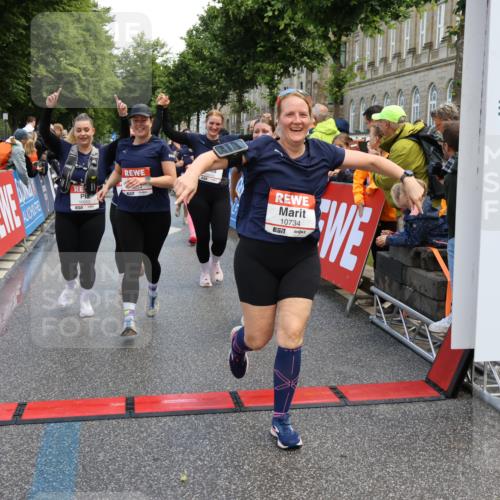 14.06.2026 - REWE Women's Run Strokosch-Dieckow http://msf.ph/oto/9786958 14.06.2026 10:11:48 Ziel 10001, 10002, 10003, 10004, 10005, 10130, 10137, 10180, 10240, 10254, 10734, 10981, 11017, 11260, 11488, 11495 meine-sportfotos.de
