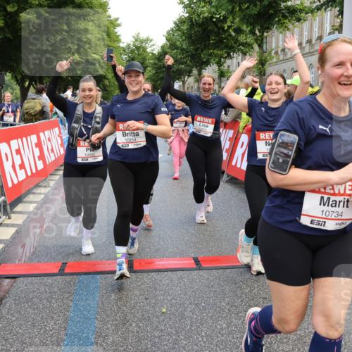 14.06.2026 - REWE Women's Run Strokosch-Dieckow http://msf.ph/oto/9786962 14.06.2026 10:11:48 Ziel 10001, 10002, 10003, 10004, 10005, 10130, 10137, 10180, 10240, 10254, 10734, 10981, 11017, 11260, 11488, 11495 meine-sportfotos.de