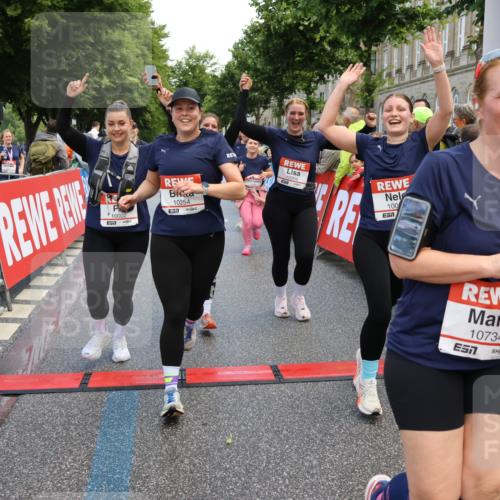 14.06.2026 - REWE Women's Run Strokosch-Dieckow http://msf.ph/oto/9786963 14.06.2026 10:11:48 Ziel 10001, 10002, 10003, 10004, 10005, 10130, 10137, 10180, 10240, 10254, 10734, 10981, 11017, 11260, 11488, 11495 meine-sportfotos.de