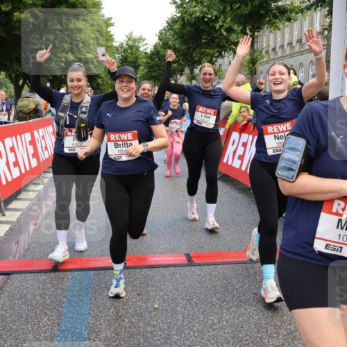 14.06.2026 - REWE Women's Run Strokosch-Dieckow http://msf.ph/oto/9786964 14.06.2026 10:11:48 Ziel 10001, 10002, 10003, 10004, 10005, 10130, 10137, 10180, 10240, 10254, 10734, 10981, 11017, 11260, 11488, 11495 meine-sportfotos.de