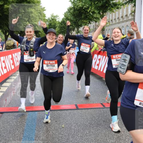 14.06.2026 - REWE Women's Run Strokosch-Dieckow http://msf.ph/oto/9786965 14.06.2026 10:11:49 Ziel 10001, 10002, 10003, 10004, 10005, 10130, 10137, 10240, 10254, 10734, 10981, 11017, 11260, 11488, 11495 meine-sportfotos.de