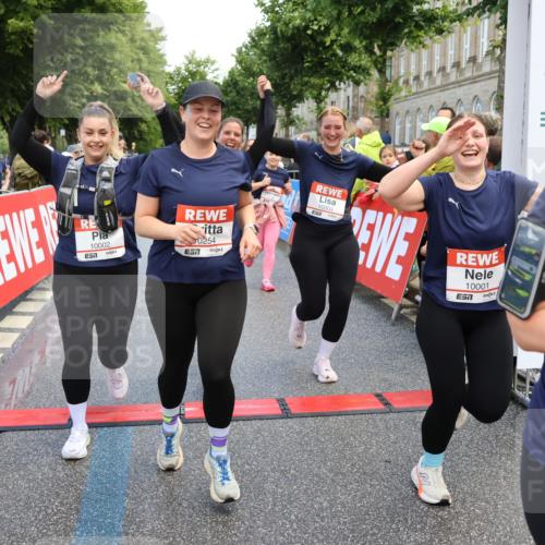 14.06.2026 - REWE Women's Run Strokosch-Dieckow http://msf.ph/oto/9786967 14.06.2026 10:11:49 Ziel 10001, 10002, 10003, 10004, 10005, 10130, 10137, 10240, 10254, 10734, 10981, 11017, 11260, 11488, 11495 meine-sportfotos.de
