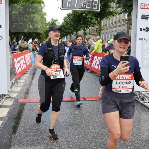 14.06.2026 - REWE Women's Run Strokosch-Dieckow http://msf.ph/oto/9786972 14.06.2026 10:11:51 Ziel 10001, 10002, 10003, 10004, 10005, 10130, 10137, 10240, 10247, 10254, 10734, 10981, 11017, 11260, 11495 meine-sportfotos.de