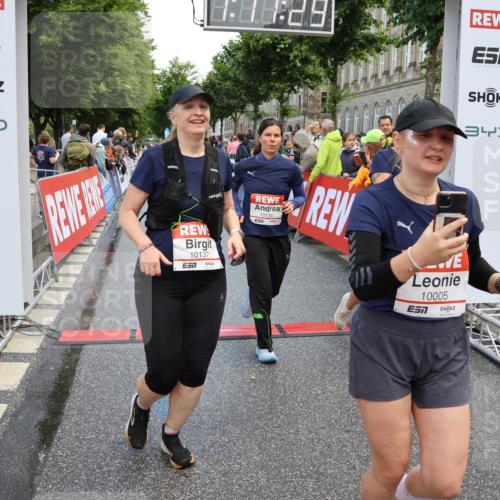 14.06.2026 - REWE Women's Run Strokosch-Dieckow http://msf.ph/oto/9786973 14.06.2026 10:11:51 Ziel 10001, 10002, 10003, 10004, 10005, 10130, 10137, 10240, 10247, 10254, 10734, 10981, 11017, 11260, 11495 meine-sportfotos.de