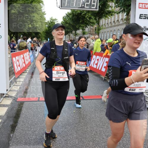 14.06.2026 - REWE Women's Run Strokosch-Dieckow http://msf.ph/oto/9786974 14.06.2026 10:11:51 Ziel 10001, 10002, 10003, 10004, 10005, 10130, 10137, 10240, 10247, 10254, 10734, 10981, 11017, 11260, 11495 meine-sportfotos.de