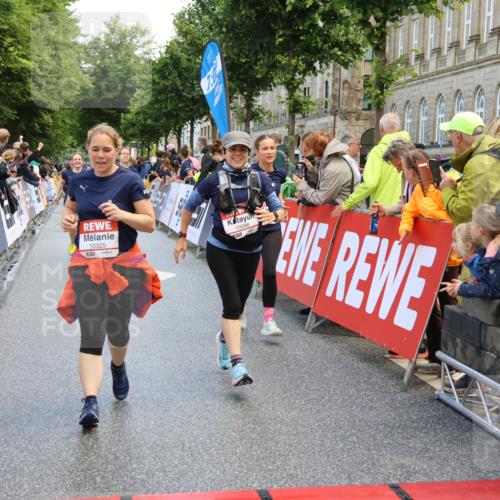 14.06.2026 - REWE Women's Run Strokosch-Dieckow http://msf.ph/oto/9786979 14.06.2026 10:11:58 Ziel 10005, 10086, 10130, 10137, 10247, 10325, 10804, 10981, 11223, 11494, 11495 meine-sportfotos.de