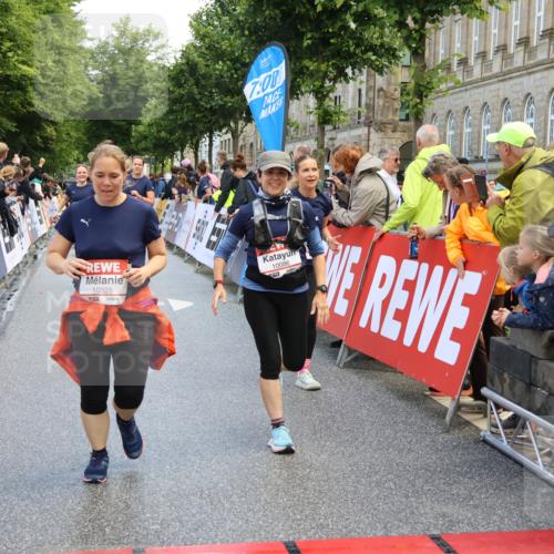 14.06.2026 - REWE Women's Run Strokosch-Dieckow http://msf.ph/oto/9786981 14.06.2026 10:11:58 Ziel 10005, 10086, 10130, 10137, 10247, 10325, 10804, 10981, 11223, 11494, 11495 meine-sportfotos.de