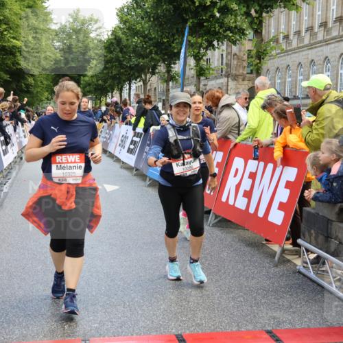 14.06.2026 - REWE Women's Run Strokosch-Dieckow http://msf.ph/oto/9786983 14.06.2026 10:11:58 Ziel 10005, 10086, 10130, 10137, 10247, 10325, 10804, 10981, 11223, 11494, 11495 meine-sportfotos.de