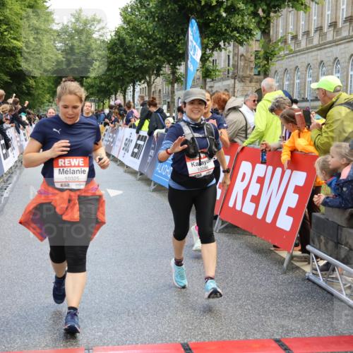 14.06.2026 - REWE Women's Run Strokosch-Dieckow http://msf.ph/oto/9786984 14.06.2026 10:11:58 Ziel 10005, 10086, 10130, 10137, 10247, 10325, 10804, 10981, 11223, 11494, 11495 meine-sportfotos.de