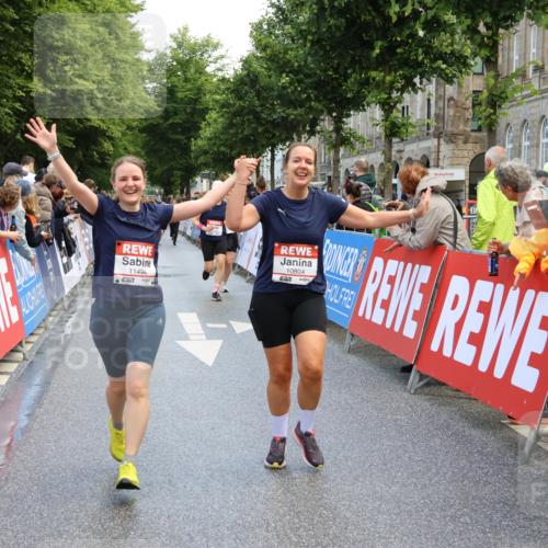 14.06.2026 - REWE Women's Run Strokosch-Dieckow http://msf.ph/oto/9786987 14.06.2026 10:12:01 Ziel 10086, 10247, 10325, 10769, 10770, 10804, 11223, 11494 meine-sportfotos.de