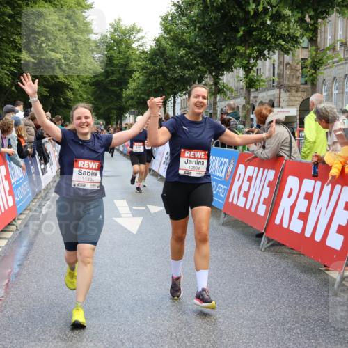14.06.2026 - REWE Women's Run Strokosch-Dieckow http://msf.ph/oto/9786988 14.06.2026 10:12:01 Ziel 10086, 10247, 10325, 10769, 10770, 10804, 11223, 11494 meine-sportfotos.de