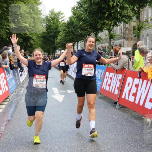 14.06.2026 - REWE Women's Run Strokosch-Dieckow http://msf.ph/oto/9786989 14.06.2026 10:12:01 Ziel 10086, 10247, 10325, 10769, 10770, 10804, 11223, 11494 meine-sportfotos.de