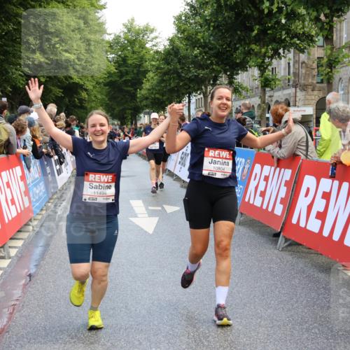 14.06.2026 - REWE Women's Run Strokosch-Dieckow http://msf.ph/oto/9786990 14.06.2026 10:12:01 Ziel 10086, 10247, 10325, 10769, 10770, 10804, 11223, 11494 meine-sportfotos.de