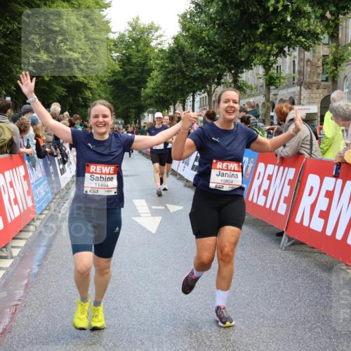 14.06.2026 - REWE Women's Run Strokosch-Dieckow http://msf.ph/oto/9786991 14.06.2026 10:12:01 Ziel 10086, 10247, 10325, 10769, 10770, 10804, 11223, 11494 meine-sportfotos.de