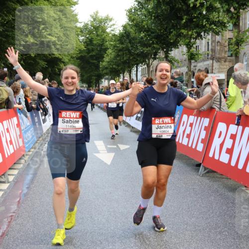 14.06.2026 - REWE Women's Run Strokosch-Dieckow http://msf.ph/oto/9786992 14.06.2026 10:12:01 Ziel 10086, 10247, 10325, 10769, 10770, 10804, 11223, 11494 meine-sportfotos.de
