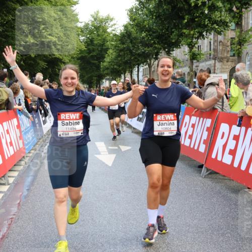 14.06.2026 - REWE Women's Run Strokosch-Dieckow http://msf.ph/oto/9786993 14.06.2026 10:12:01 Ziel 10086, 10247, 10325, 10769, 10770, 10804, 11223, 11494 meine-sportfotos.de