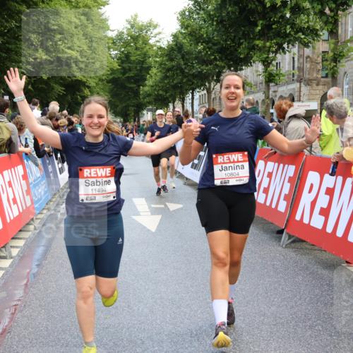 14.06.2026 - REWE Women's Run Strokosch-Dieckow http://msf.ph/oto/9786994 14.06.2026 10:12:02 Ziel 10086, 10247, 10325, 10769, 10770, 10804, 11223, 11494 meine-sportfotos.de