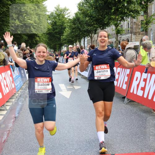 14.06.2026 - REWE Women's Run Strokosch-Dieckow http://msf.ph/oto/9786995 14.06.2026 10:12:02 Ziel 10086, 10247, 10325, 10769, 10770, 10804, 11223, 11494 meine-sportfotos.de