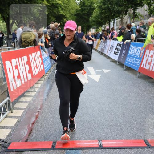 14.06.2026 - REWE Women's Run Strokosch-Dieckow http://msf.ph/oto/9787000 14.06.2026 10:12:07 Ziel 10620, 10769, 10770, 10804, 10975, 11223, 11317, 11494 meine-sportfotos.de
