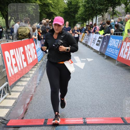 14.06.2026 - REWE Women's Run Strokosch-Dieckow http://msf.ph/oto/9787001 14.06.2026 10:12:07 Ziel 10620, 10769, 10770, 10804, 10975, 11223, 11317, 11494 meine-sportfotos.de