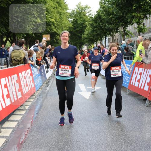 14.06.2026 - REWE Women's Run Strokosch-Dieckow http://msf.ph/oto/9787003 14.06.2026 10:12:10 Ziel 10036, 10298, 10620, 10769, 10770, 10804, 10913, 10975, 11317 meine-sportfotos.de