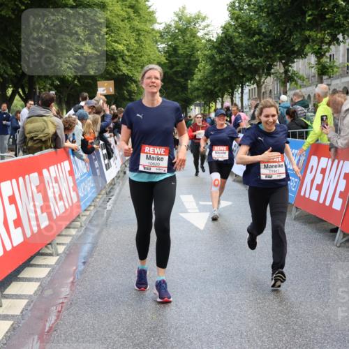 14.06.2026 - REWE Women's Run Strokosch-Dieckow http://msf.ph/oto/9787004 14.06.2026 10:12:10 Ziel 10036, 10298, 10620, 10769, 10770, 10804, 10913, 10975, 11317 meine-sportfotos.de