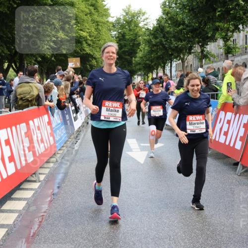 14.06.2026 - REWE Women's Run Strokosch-Dieckow http://msf.ph/oto/9787005 14.06.2026 10:12:10 Ziel 10036, 10298, 10620, 10769, 10770, 10804, 10913, 10975, 11317 meine-sportfotos.de