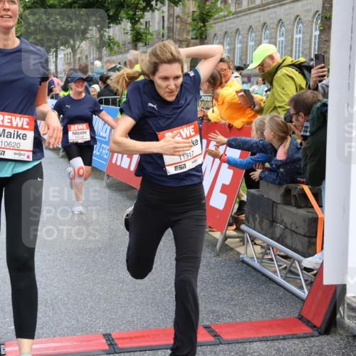 14.06.2026 - REWE Women's Run Strokosch-Dieckow http://msf.ph/oto/9787008 14.06.2026 10:12:11 Ziel 10036, 10298, 10620, 10769, 10770, 10913, 10975, 11317 meine-sportfotos.de