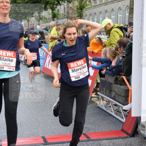 14.06.2026 - REWE Women's Run Strokosch-Dieckow http://msf.ph/oto/9787009 14.06.2026 10:12:11 Ziel 10036, 10298, 10620, 10769, 10770, 10913, 10975, 11317 meine-sportfotos.de