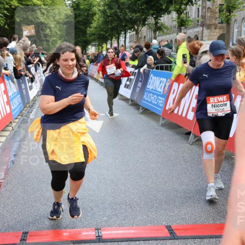 14.06.2026 - REWE Women's Run Strokosch-Dieckow http://msf.ph/oto/9787011 14.06.2026 10:12:12 Ziel 10036, 10298, 10620, 10769, 10770, 10913, 10975, 11019, 11317 meine-sportfotos.de
