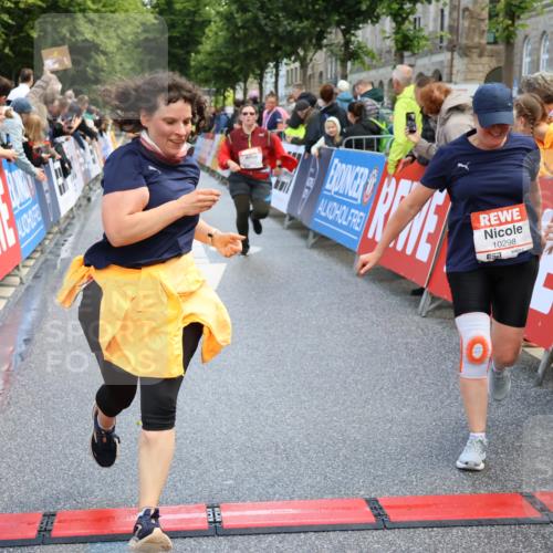 14.06.2026 - REWE Women's Run Strokosch-Dieckow http://msf.ph/oto/9787013 14.06.2026 10:12:12 Ziel 10036, 10298, 10620, 10769, 10770, 10913, 10975, 11019, 11317 meine-sportfotos.de