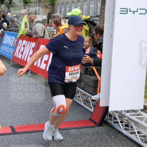 14.06.2026 - REWE Women's Run Strokosch-Dieckow http://msf.ph/oto/9787014 14.06.2026 10:12:12 Ziel 10036, 10298, 10620, 10769, 10770, 10913, 10975, 11019, 11317 meine-sportfotos.de