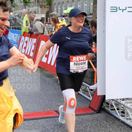 14.06.2026 - REWE Women's Run Strokosch-Dieckow http://msf.ph/oto/9787016 14.06.2026 10:12:13 Ziel 10036, 10298, 10620, 10770, 10913, 10975, 11019, 11317 meine-sportfotos.de