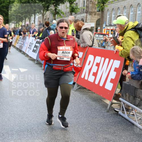 14.06.2026 - REWE Women's Run Strokosch-Dieckow http://msf.ph/oto/9787017 14.06.2026 10:12:14 Ziel 10036, 10298, 10357, 10620, 10913, 10975, 11019, 11317 meine-sportfotos.de