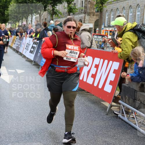 14.06.2026 - REWE Women's Run Strokosch-Dieckow http://msf.ph/oto/9787019 14.06.2026 10:12:14 Ziel 10036, 10298, 10357, 10620, 10913, 10975, 11019, 11317 meine-sportfotos.de