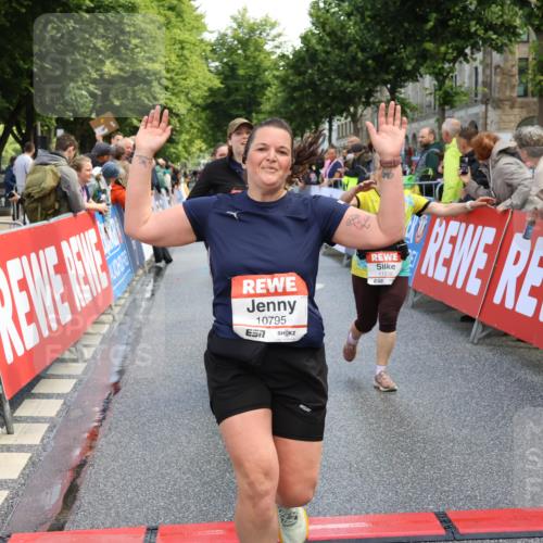 14.06.2026 - REWE Women's Run Strokosch-Dieckow http://msf.ph/oto/9787029 14.06.2026 10:12:21 Ziel 10357, 10710, 10795, 10913, 11012, 11019, 11142, 11349, 11358 meine-sportfotos.de