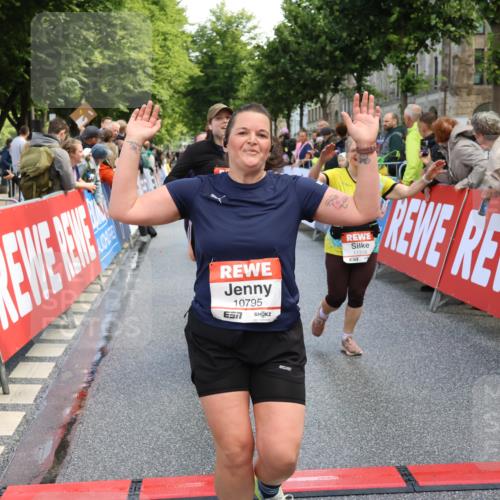14.06.2026 - REWE Women's Run Strokosch-Dieckow http://msf.ph/oto/9787030 14.06.2026 10:12:21 Ziel 10357, 10710, 10795, 10913, 11012, 11019, 11142, 11349, 11358 meine-sportfotos.de