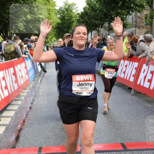 14.06.2026 - REWE Women's Run Strokosch-Dieckow http://msf.ph/oto/9787032 14.06.2026 10:12:21 Ziel 10357, 10710, 10795, 10913, 11012, 11019, 11142, 11349, 11358 meine-sportfotos.de