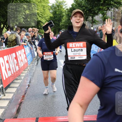 14.06.2026 - REWE Women's Run Strokosch-Dieckow http://msf.ph/oto/9787034 14.06.2026 10:12:22 Ziel 10357, 10710, 10795, 10913, 11012, 11019, 11109, 11142, 11349, 11358 meine-sportfotos.de