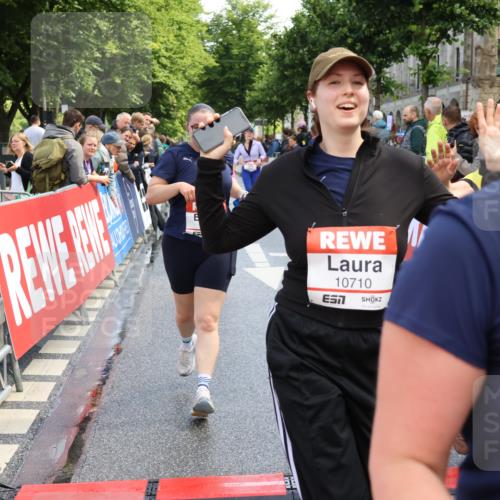 14.06.2026 - REWE Women's Run Strokosch-Dieckow http://msf.ph/oto/9787036 14.06.2026 10:12:22 Ziel 10357, 10710, 10795, 10913, 11012, 11019, 11109, 11142, 11349, 11358 meine-sportfotos.de