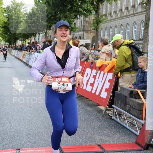 14.06.2026 - REWE Women's Run Strokosch-Dieckow http://msf.ph/oto/9787046 14.06.2026 10:12:26 Ziel 10357, 10710, 10795, 11012, 11109, 11142, 11349, 11358 meine-sportfotos.de