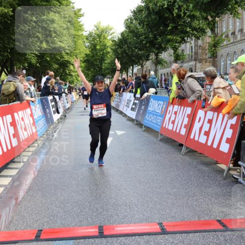 14.06.2026 - REWE Women's Run Strokosch-Dieckow http://msf.ph/oto/9787049 14.06.2026 10:12:35 Ziel 10525 meine-sportfotos.de